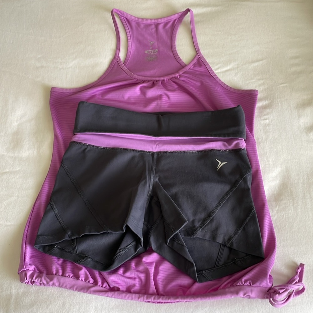 💪2 for $10💪 (Old Navy 2.5” workout shorts & matching shirt)